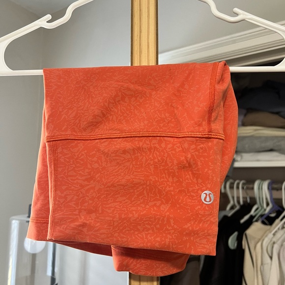 Lululemon Wunder Train High Rise Short 8" - size 6 - Picture 3 of 3